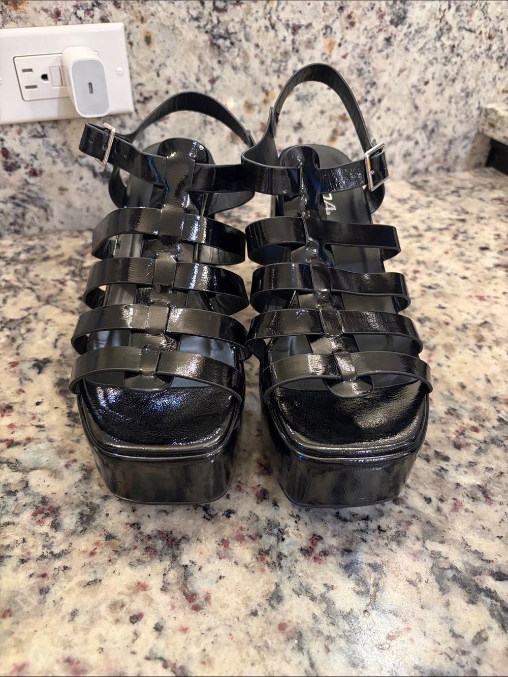 🦇 Soda Black Patent Multi-Strap Platform Sandals 🖤 love love love